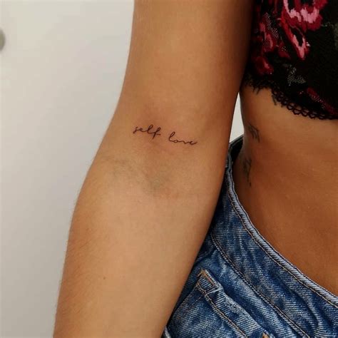 tatuajes en el brazo para mujer pequeños